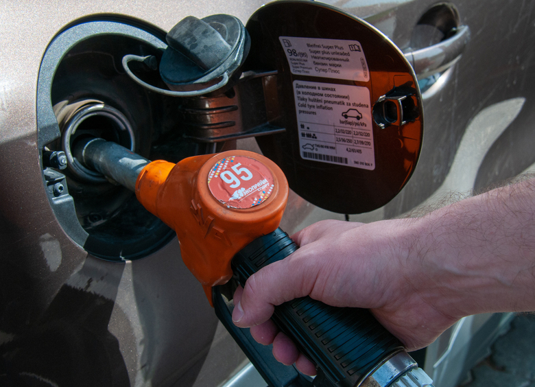 Насколько в самом деле опасна заправка машины «до полного бака»