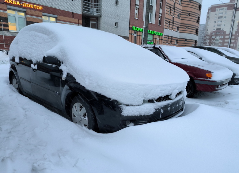 Эксперт объяснил, чем опасна парковка в сугробах Эксперт объяснил, чем опасна парковка в сугробах