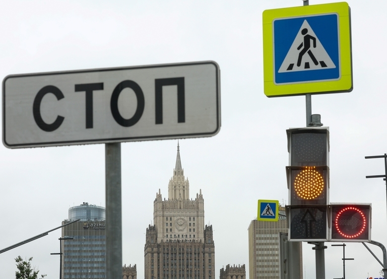 Желтый уровень угрозы: попытка «проскочить» на светофоре может и до тюрьмы довести