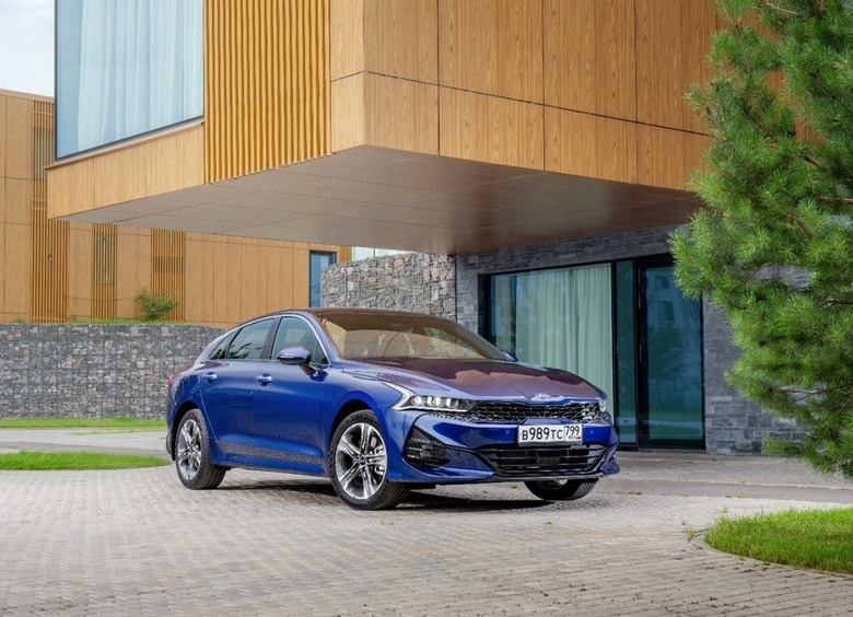 В России втридорога продают новый Kia K5 В России втридорога продают новый Kia K5