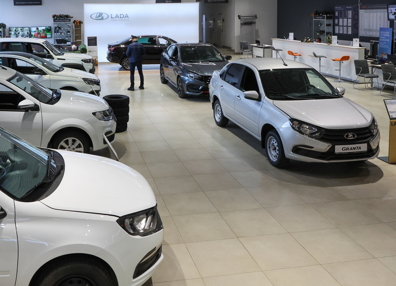 На складах АВТОВАЗа накопилось 100 тысяч нераспроданных LADA На складах АВТОВАЗа накопилось 100 тысяч нераспроданных LADA