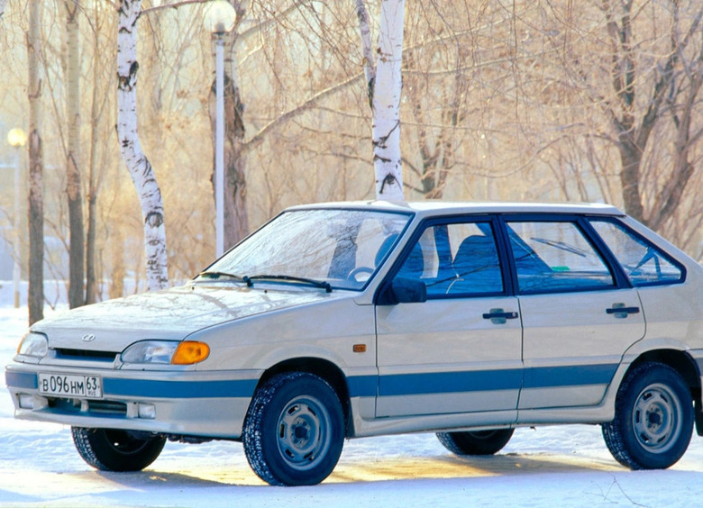 Больше 70% легковушек в России оказались старше 10 лет Больше 70% легковушек в России оказались старше 10 лет