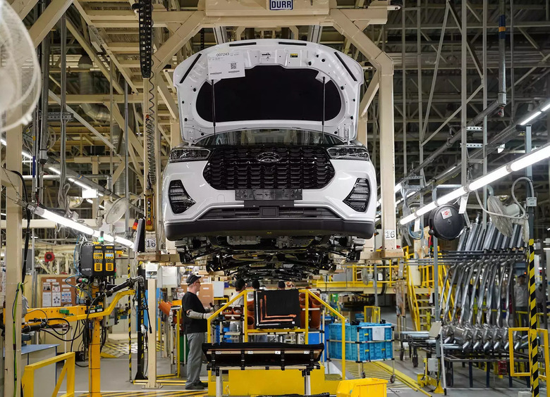 Машинокомплектов для российских кроссоверов Xcite хватит на 3 месяца