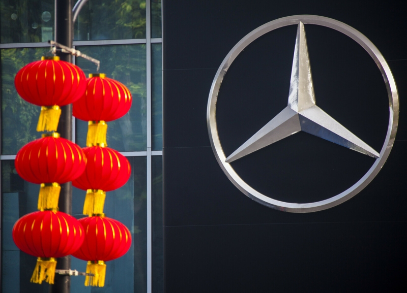 Что ж ты, фраер, сдал назад: Mercedes получил удар, от которого вряд ли оправится