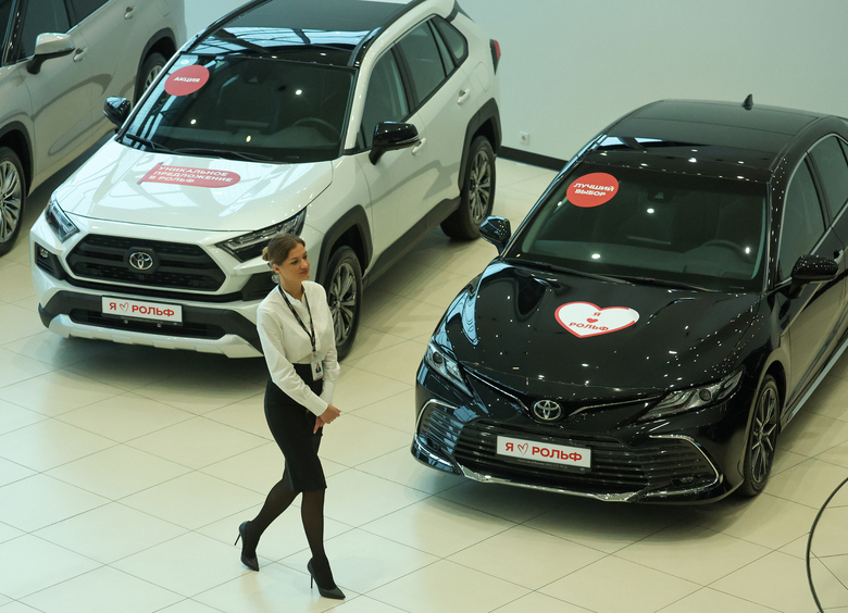 Поставки в Россию праворульных машин превысили импорт леворульных Поставки в Россию праворульных машин превысили импорт леворульных