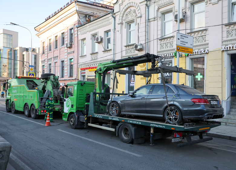 Стало известно, какие премиальные авто чаще всего эвакуируют в Москве