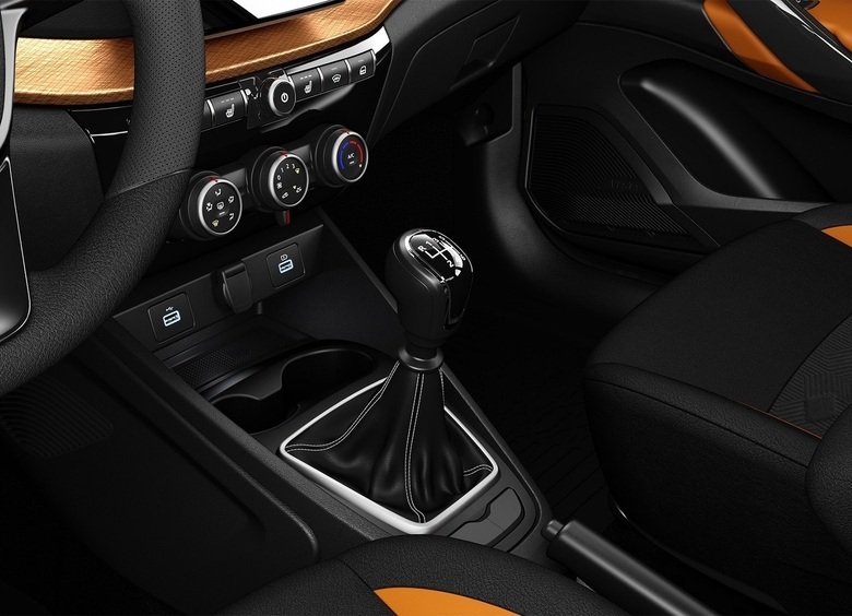 LADA Vesta c&nbsp;6-ступенчатой &laquo;механикой&raquo; вышла на&nbsp;российский рынок