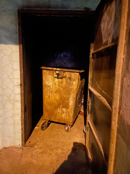 Жуткая история из России: 15-летние родители выбросили ребенка в мусорку