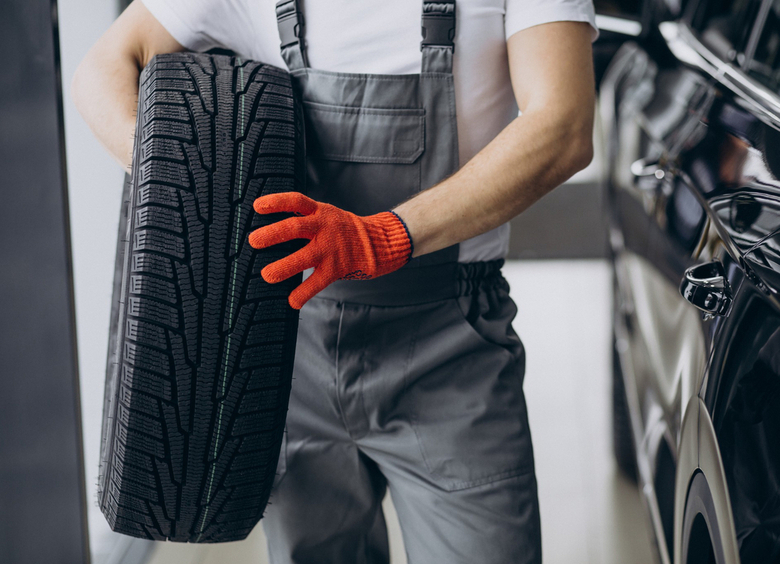Эксперт назвал 3 грубые ошибки, которые допускают водители во время шиномонтажа Эксперт назвал 3 грубые ошибки, которые допускают водители во время шиномонтажа