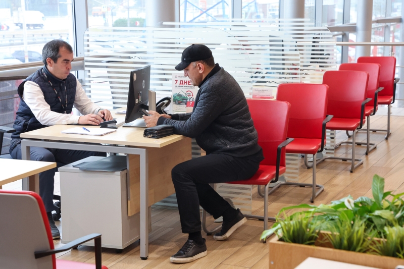 Ни денег вам, ни новых машин: как российские власти добивают авторынок страны