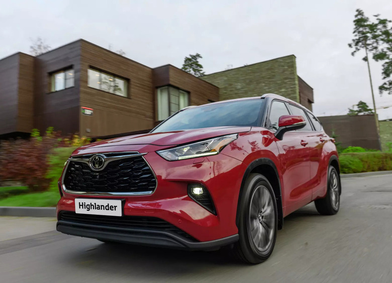 Toyota отзывает в России более двух тысяч кроссоверов Highlander