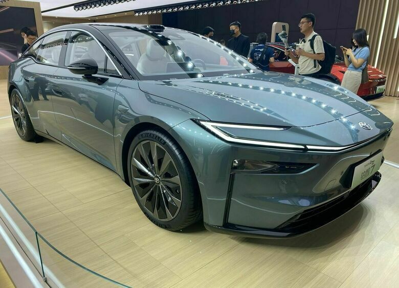 Toyota презентовала в Шанхае более крупную и продвинутую альтернативу Camry Toyota презентовала в Шанхае более крупную и продвинутую альтернативу Camry