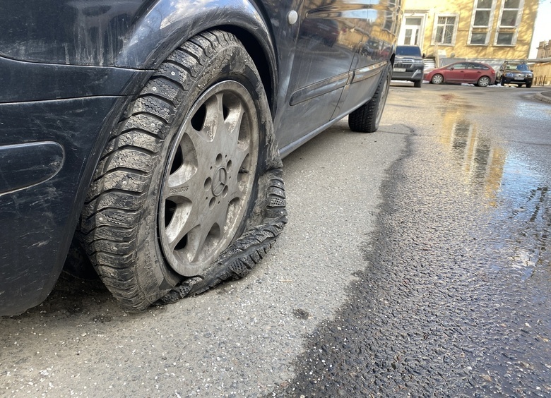 Доездились: старые покрышки, как новая беда российских дорог Доездились: старые покрышки, как новая беда российских дорог