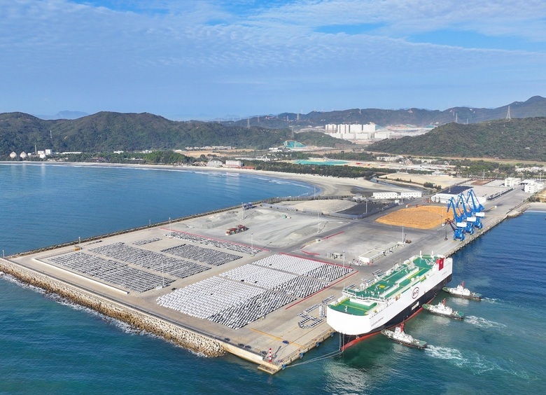 Крупнейшее в мире судно для перевозки авто BYD Shenzhen вышло в первый рейс