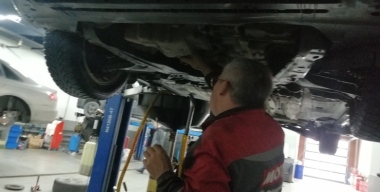 Почему в пробке даже у «молодой» машины иногда закипает мотор