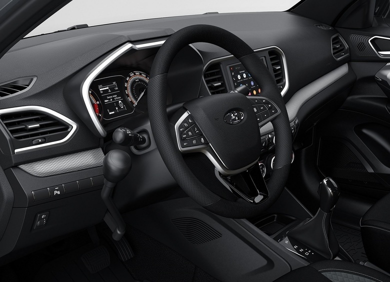 На конвейер встала LADA Vesta с ручным управлением