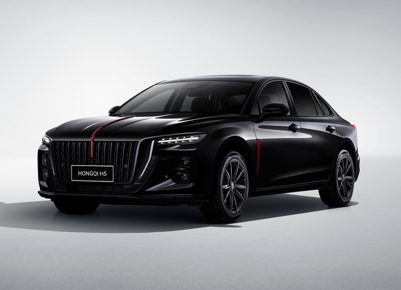 Бизнес-седан Hongqi H5 получил в России версию Black Edition