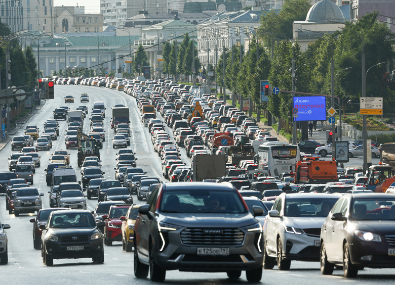 Москвичам рассказали, как подготовиться к пробкам в майские праздники Москвичам рассказали, как подготовиться к пробкам в майские праздники