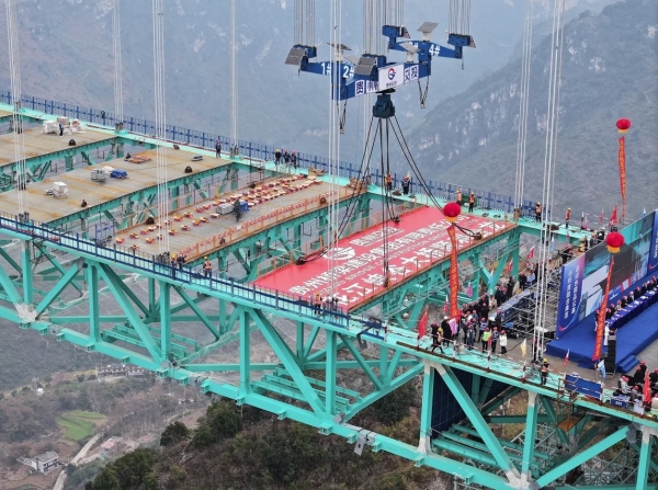 Скоро откроется самый высокий мост в мире. Где он находится?