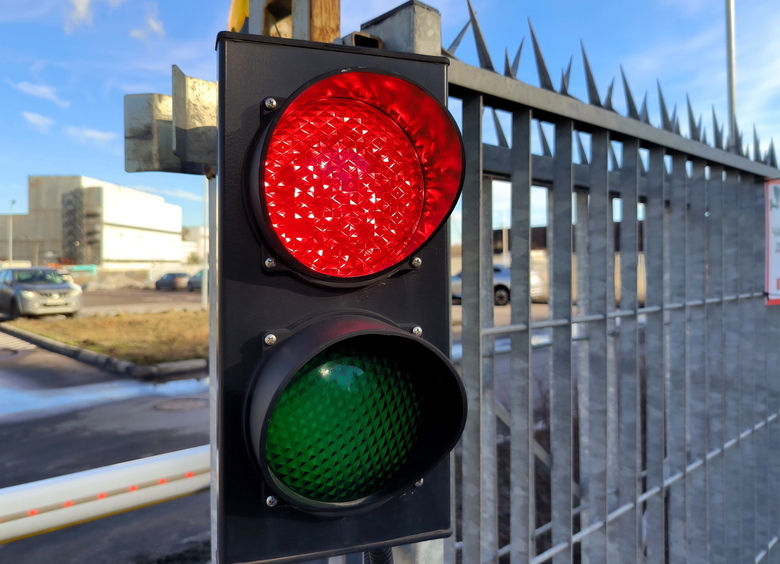 Подмигивает странно: как и кому пожаловаться на неисправный светофор Подмигивает странно: как и кому пожаловаться на неисправный светофор