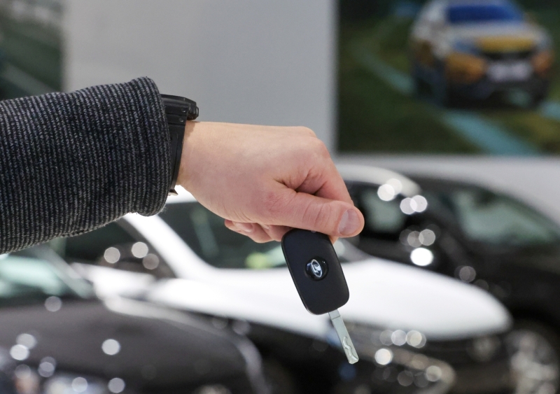 Чудеса на виражах: почему на фоне резкого падения автопродаж воспряли дилеры Чудеса на виражах: почему на фоне резкого падения автопродаж воспряли дилеры