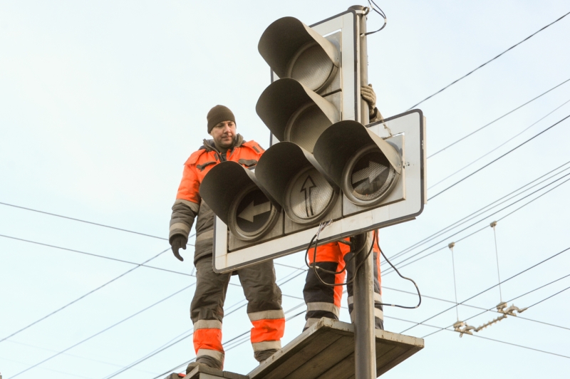 Подмигивает странно: как и кому пожаловаться на неисправный светофор Подмигивает странно: как и кому пожаловаться на неисправный светофор