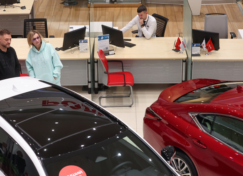 Названо время, за которое россияне выбирают машину Названо время, за которое россияне выбирают машину