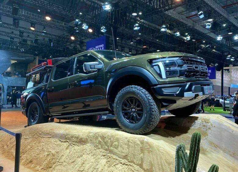Обновленный пикап Ford F-150 Raptor «засветился» на Шанхайском автосалоне