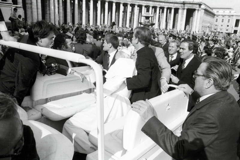 Если бы Христос это видел: на чем ездят Папы Римские Если бы Христос это видел: на чем ездят Папы Римские