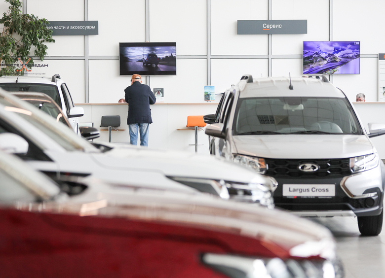 Девальвация рубля: чему верить и что реально ждет автомобильный рынок России