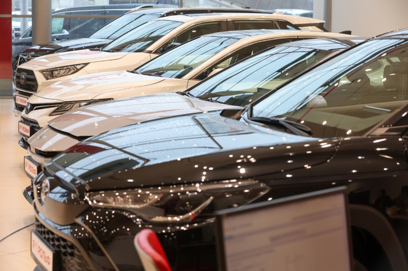 Девальвация рубля: чему верить и что реально ждет автомобильный рынок России