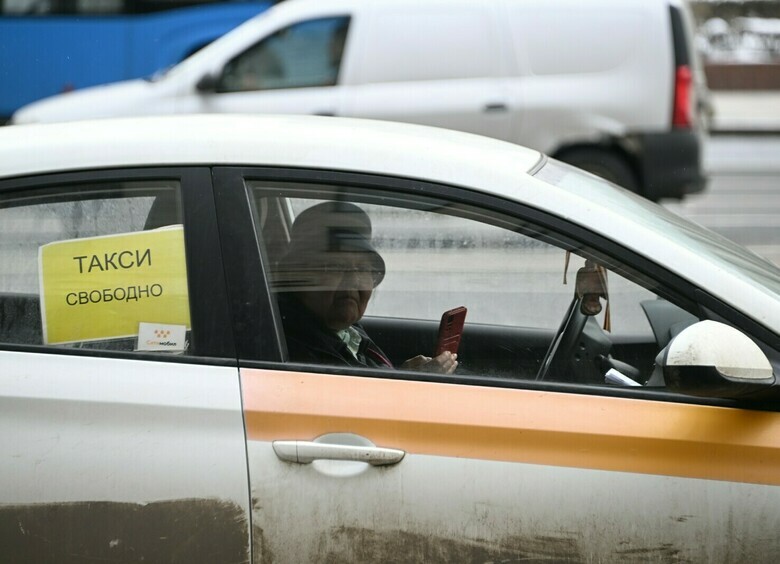 От бордюра и за нал: как сегодня работают таксисты без связи и навигаторов