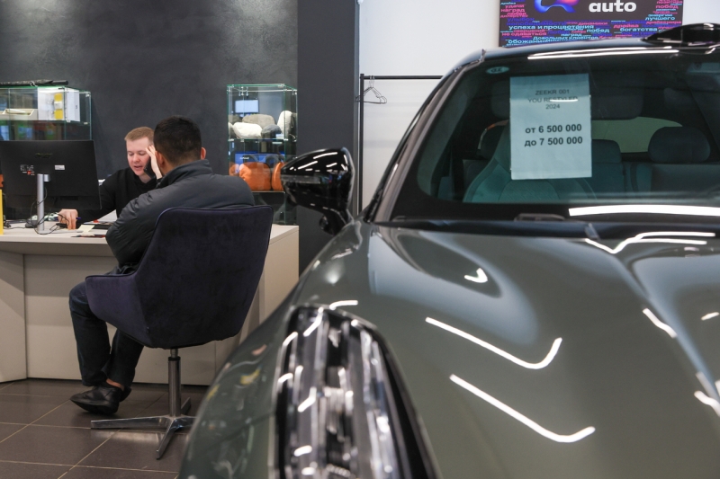 Девальвация рубля: чему верить и что реально ждет автомобильный рынок России