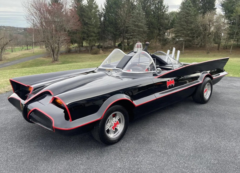 Редкую реплику культового Бэтмобиля выставлили на продажу за 94 тыс. долларов