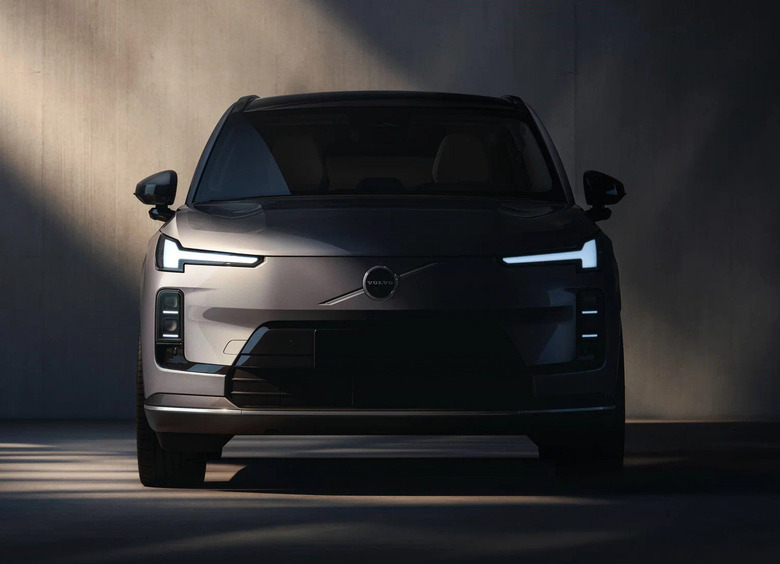 Volvo опубликовала первые изображения XC70 нового поколения Volvo опубликовала первые изображения XC70 нового поколения