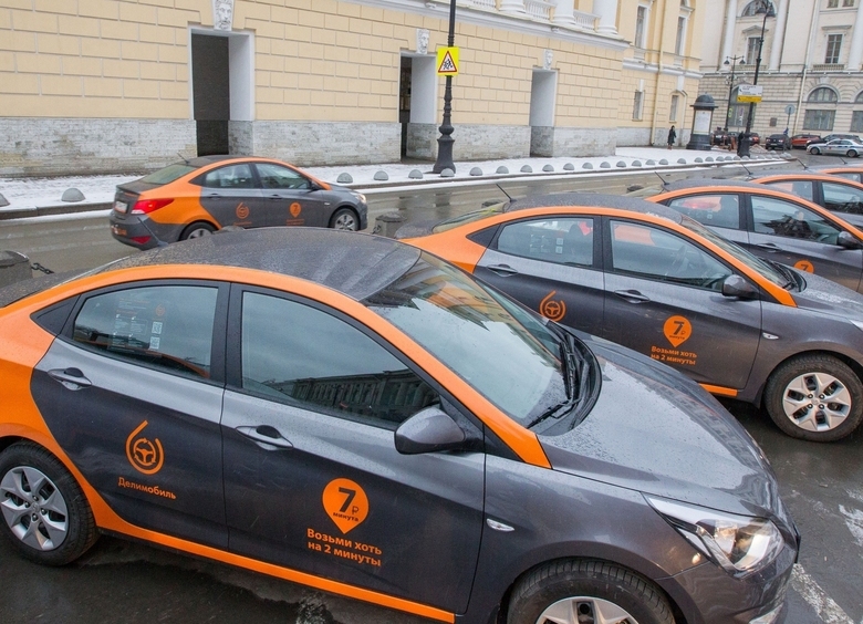 В России предлагают ввести единый цвет для всех каршеринговых авто