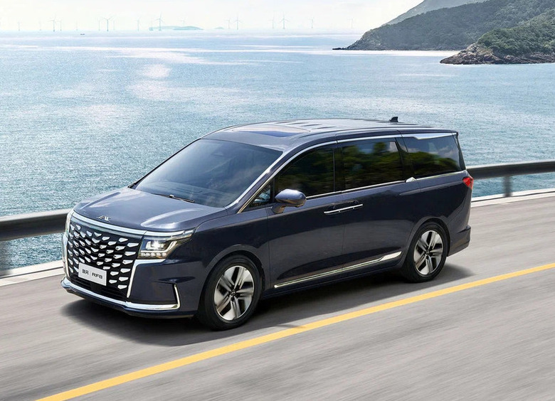 Стало известно, когда минивэн JAC RF8 выйдет на российский рынок